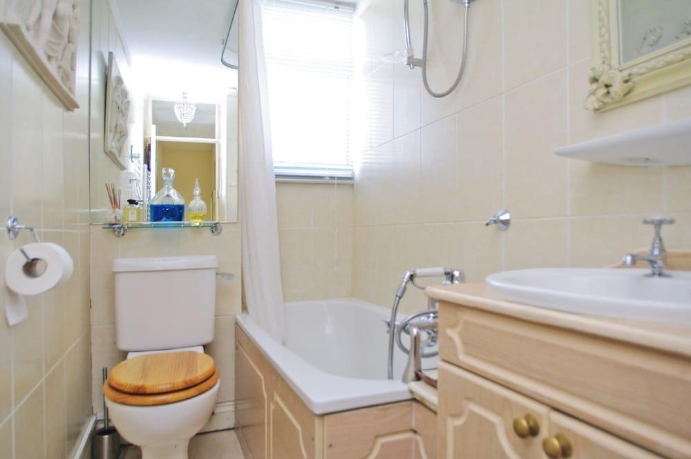 The London Agent West London Studios Экстерьер фото